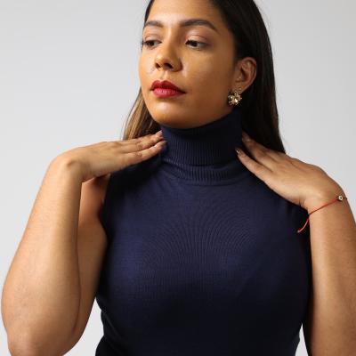 Blusa de cuello alto sin mangas Cielo